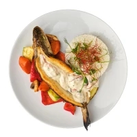 Сібас фарширований морепродуктами з паровим рисом